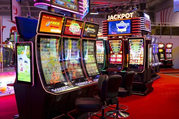 Live tables offer real-time dealer interaction Live dealer table with multiple camera angles